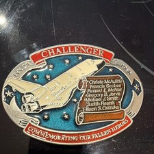 1986 Challenger Commemorating Our Fallen Heroes belt buckle picture