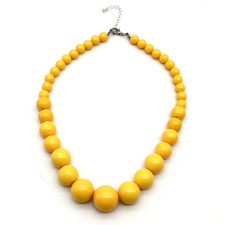 Vintage Butter Yellow Graduated Lucite Ball Beads 16