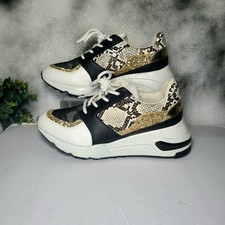 Steve Madden Women’s Shoes Size 8• Worn Once • No Smell • Excellent picture