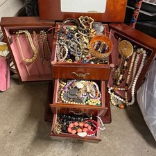 6LBS MIXED COSTUME JEWELRY LOT ESTATE SALE UNSORTED BULK AS IS REPAIR CRAFT picture