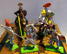 Vintage Britains Deetail Medieval Knights Mounted Cavalry Crusader Toy Lot of 5 picture