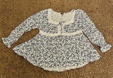 Torrid Size 1 White Blue Floral Boho Babydoll Peasant Style Shirt picture