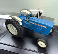 Ertl Ford 4000 Diecast Farm Tractor Toy Vehicle Blue/White/Black picture