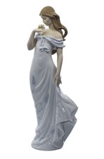 Lladro Figurine, A Flower's Whisper, (6918) 14.5