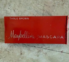 MAYBELLINE Sable Brown CAKE MASCARA CELLULOID BRUSH RED SLIDE CASE 1960's picture