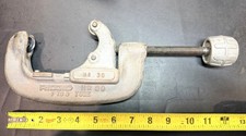 RIDGID  32940  Model 30 Screw-Feed Tubing Cutter (1