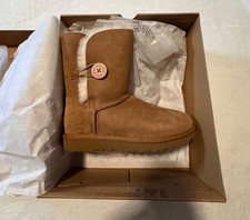 UGG Australia Womens Bailey Button II, Size US 8 - Chestnut picture