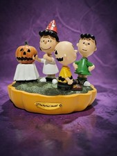 Peanuts Halloween Hawthorne Village The Perfect Model Great Pumpkin Collection picture