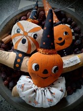 PriMitiVE FolK ArT VInTAGe LookiNG ORnaMENts OOAK  ARtiST  HallOWeen  THree picture