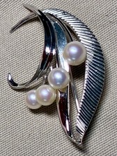 MINT Vintage MIKIMOTO Sterling Silver 4 Pearl Leaf Spray Brooch Pin Signed 925 picture