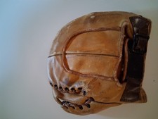 Vintage Catchers Mitt Babe Dahlgren By Watkins Cotterll Co. No. BM75RH picture