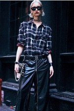 R13 REVERSIBLE SHREDDED SEAM SHIRT $ 895 Size M picture
