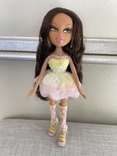 BEAUTIFUL 2009 Rare Bratz Party Yasmin Doll in Complete Original Outfit picture