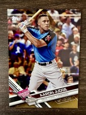 Aaron Judge New York Yankees 2017 Topps Update #US1 Gold Rookie RC #: 686/2017  picture