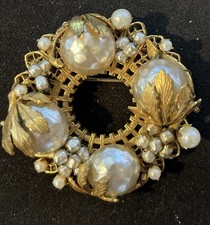 Vintage Signed Miriam Haskell Baroque Pearl Wreath Brooch Gold Tone Filigree picture