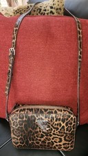 Guess ? Silver Charm Lilia Leopard Cheetah 🐆 Designer Crossbody $119 NWT Rare picture