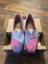 RARE TOMS Classics Pink And Blue Tie Dye Shoes/Size 7/NEW IN BOX picture