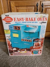 Vintage 1969 Easy Bake Oven Kenner Betty Crocker Model 1500 Green picture