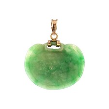Late 20th-Century Carved Jadeite 18 Karat Bail Pendant picture