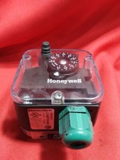 Honeywell C6097A3095 Gas / Air switch picture
