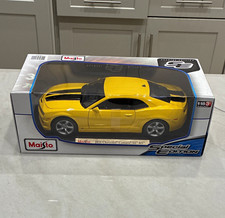 Maisto Special Edition 1:18 2010 Chevrolet Camaro SS RS Yellow/Black Opening picture