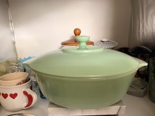 Vintage Anchor Hocking Fire-King Jadeite 2 qt. Covered Casserole picture