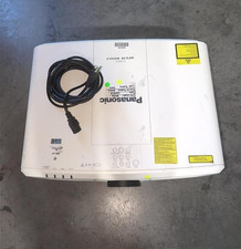 FOR PARTS Panasonic PTMZ670 LCD Projector 8471HR picture