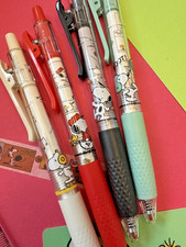 4 x Cute Snoopy Peanuts Pens 0.5mm Black Ink Soft Grip Gift New picture