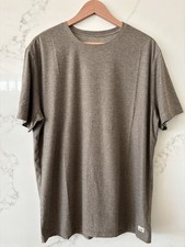 New Vuori Men's Strato Tech Tee Shirt Size XL Brown Short Sleeve Active Training picture