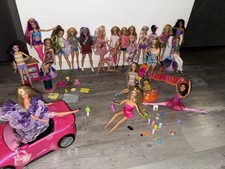 Mega Mattel Lot 23 Barbie’s All Clothes Included With Accessories Vintage picture