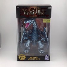 Yu-Gi-Oh - Blue-Eyes White Dragon - PhatMojo Series 1 LE with Exclusive Card picture