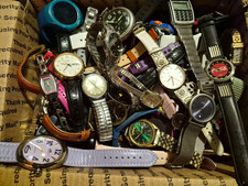 BIG LOT OF MIXED WATCHES-GOOD FOR WEARING, FIXING OR PARTS. picture