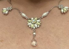 INCREDIBLY LOVELY WOW STATEMENT NECKLACE SILVER TONE WHITE & YELLOW FLOWER BLING picture