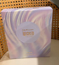 r.e.m. beauty Wicked For Good Glinda 4-Pc Set Lipstick Gloss Liner Eyeshadow picture