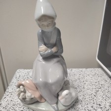 Lladro Figurine #1267 Duck Seller, Woman Selling Baby Ducklings, 8