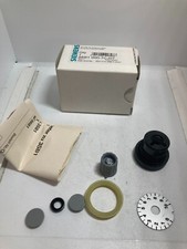 SIEMENS 3SB1 000-7CJ07 POTENTIOMETER OPERATOR 22MM NIB picture