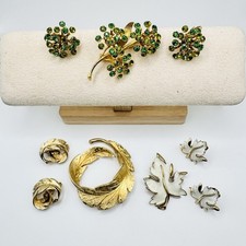 VTG 1960  Gold Tone Brooch & Matching Earring Lot 9 Pc Signed Monet & Unsigned picture