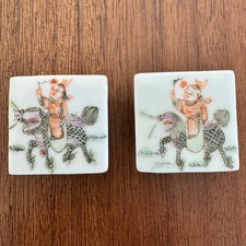 Vtg Chinese Porcelain Tiny Salt Cellars/Snuff Boxes Pair of Hand Painted Lidded picture