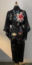 VTG BLACK SILKY INTRICATE FLORAL EMBROIDERY KIMONO ROBE ~M~BEAUTIFUL~NICE picture