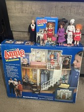 Vintage 1982  knickerbocker world of Annie mansion + doll lot  picture