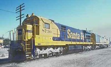 AT&SF FP45u 5991 and U36C 8730 in Mojave, CA in October 1983 alt 8 x 10 Photo picture