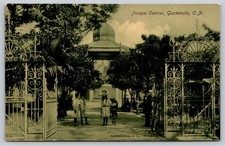 Postcard GUATEMALA Parque Cental ALERTO  VADEAVELLANO & Co Fotog picture
