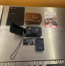 Leica D-LUX 3 Digital Camera 10MP 4x Zoom, 2 Leica Cases, 2 Bats, Leica Charger picture