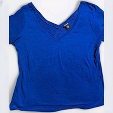 Torrid Women's Size 1 Blue Solid V-Neck Short Sleeve Knit Pullover Basic T-Shirt picture