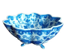  Early 20th Chinese Blue & White Porcelain Footed Lobbed Bowl picture