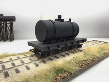 On30 Shorty Tank Car with trucks picture