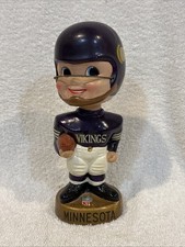 VINTAGE 1962-66 Minnesota Vikings Round Gold Base Dark Purple Uni Nodder, LOOK picture