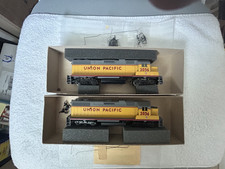 2x Athearn Blue Box HO Union Pacific GP38-2 #2056 Powered Pair - LNIB New picture