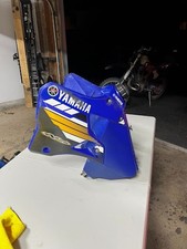 2001 Yamaha YZ250 OEM Blue Gas Fuel Tank With Radiator Shrouds Cap YZ 250 picture