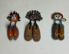Vintage Native American Miniature Seed Bead Souvenir Moccasins Pins - Lot of 3 picture